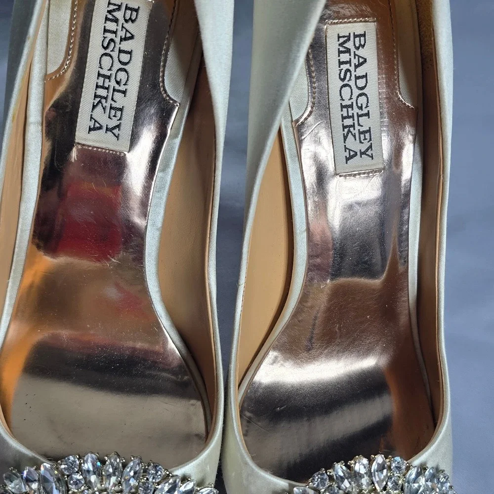 Badgley Mischka Peep Toe Heels Woman 8M Cream Rhinestone Embellished Pumps Shoes